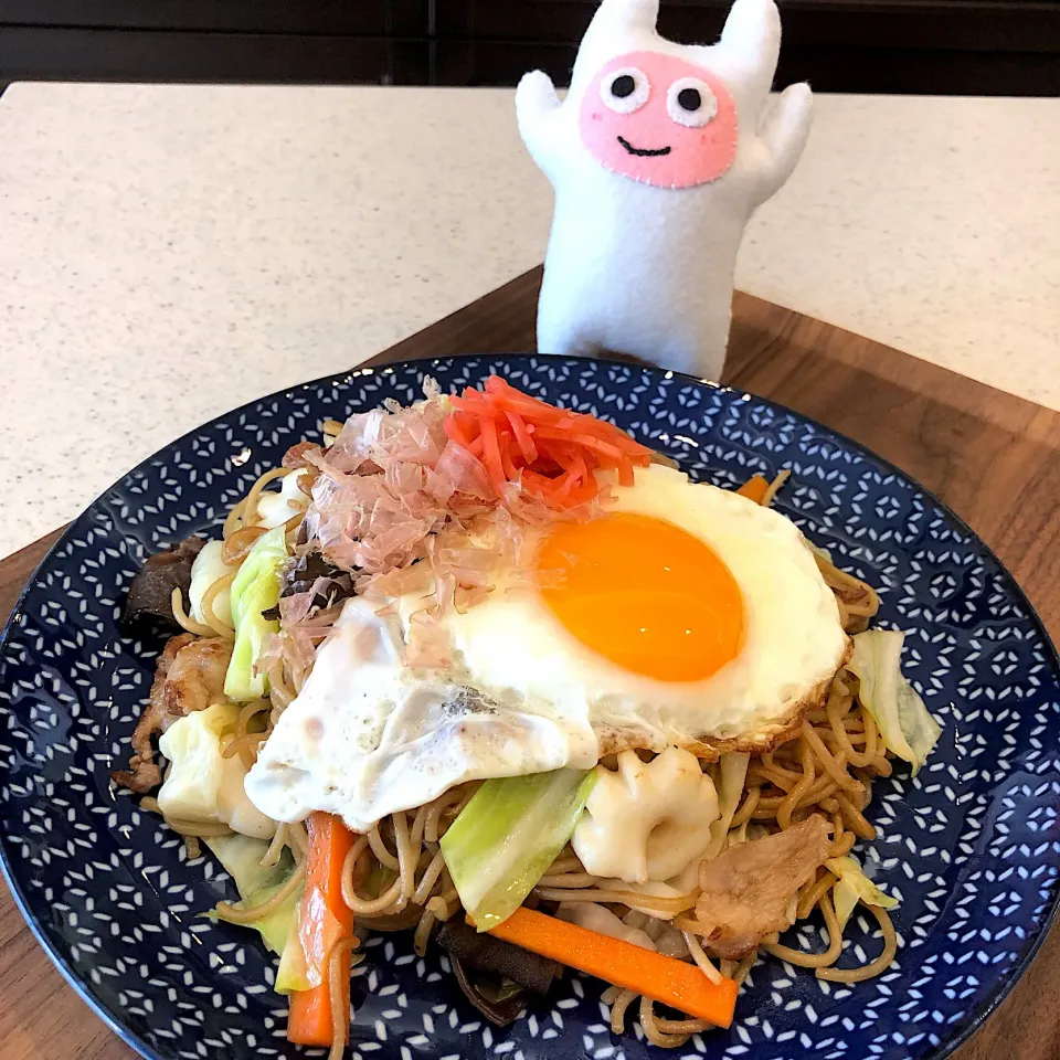 Snapdishの料理写真:【焼きそば】# 21 本格ソースで絶品イカ入りやきそば - YouTube #ギョニソのニック|ヨッチャンさん