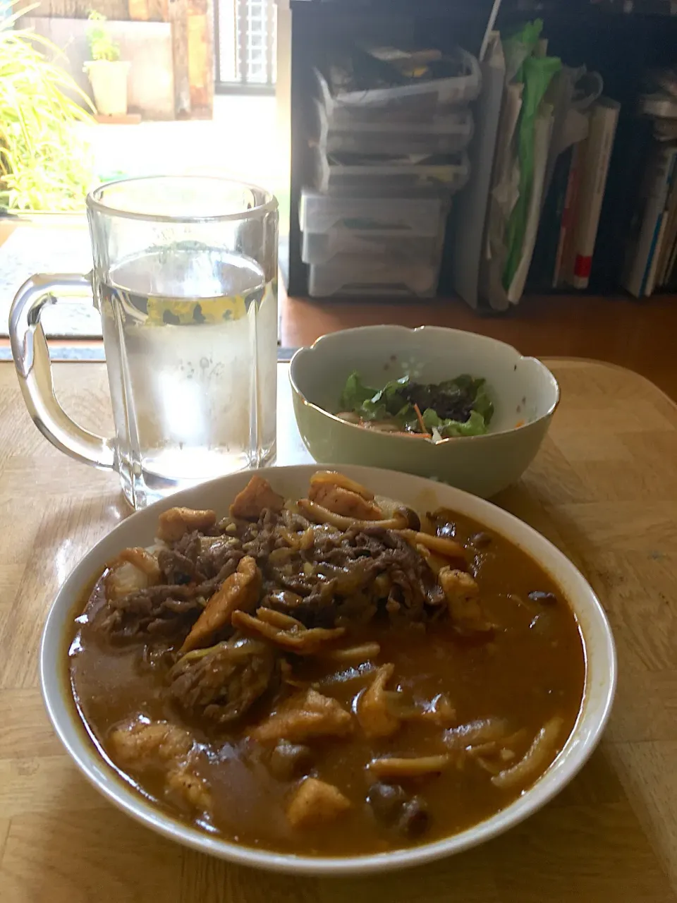 夜勤明け手作カレールーでチキンゴロゴロ牛焼肉トッピングカレーライス&サラダ|Tarou  Masayukiさん