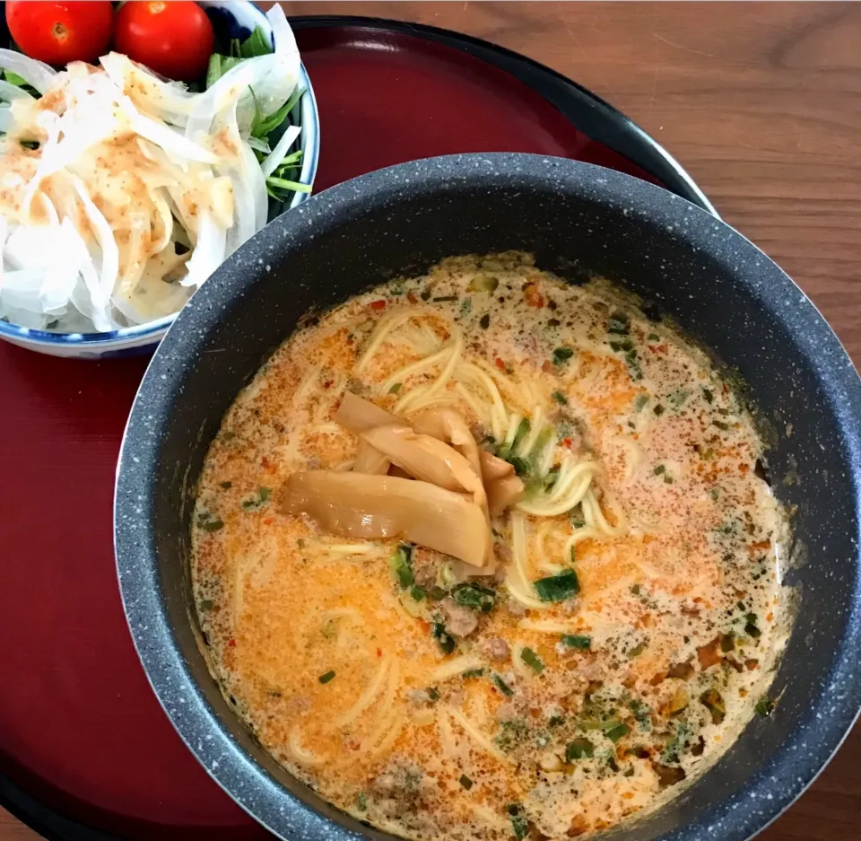 豆乳坦々麺
袋の豚骨ラーメンをベースに|朱さん