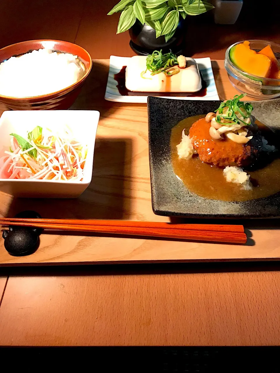 Snapdishの料理写真:🥘和風おろしハンバーグ しめじ添え
今日種類多くて洗い物大変だ〜😅(笑)|Sの食卓さん