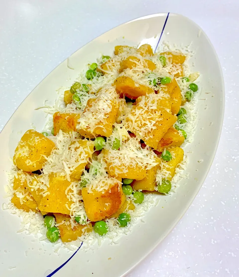 Snapdishの料理写真:Ricotta-Parmesan-Pancake mix Gnocchi w/ Lemon and Butter|gonbenさん