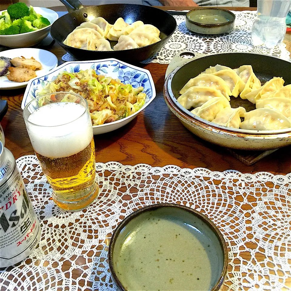 餃子、塩ダレ春雨、ほうれん草と牛肉炒め
残り物、ビール|yakinasuさん