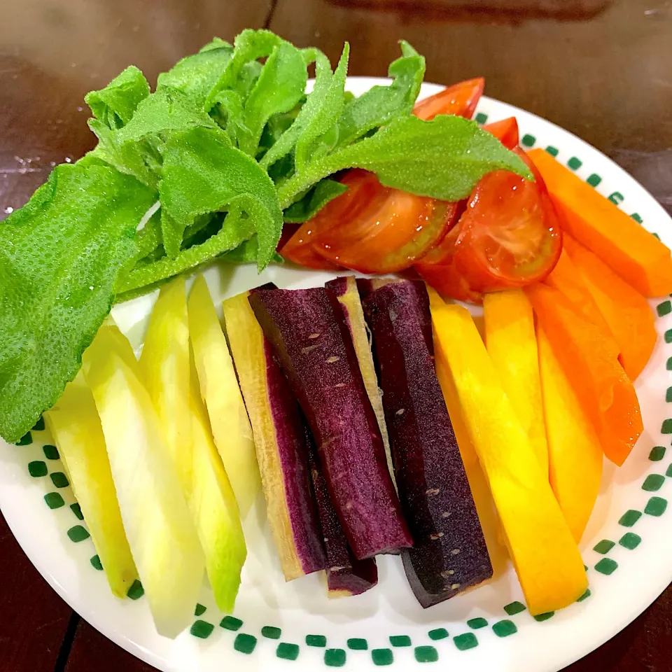 4種類の人参🥕のスティックサラダ🥗
味噌〜ニャカウダーで食したのだ😆|Seikoさん