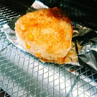 Snapdishの料理写真:トウモロコシ握りde焼き🍙こんがり香ばし醤油|YU&TOMOさん