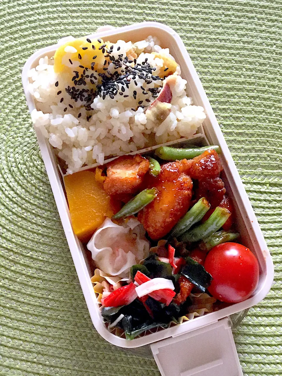 長女の中学弁当！
さつまいもご飯と鶏肉ケチャ炒め！|yukoさん