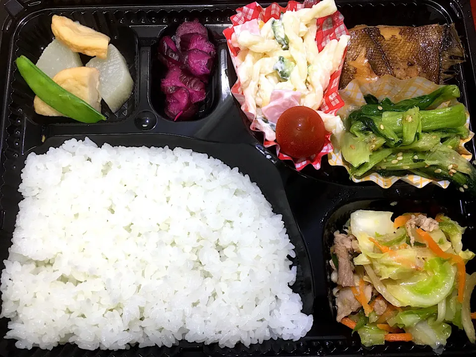 Snapdishの料理写真:野菜たっぷり豚肉生姜焼き 日替わり弁当 宅配ランチ 豊川市配達|Naokazu Kuritaさん