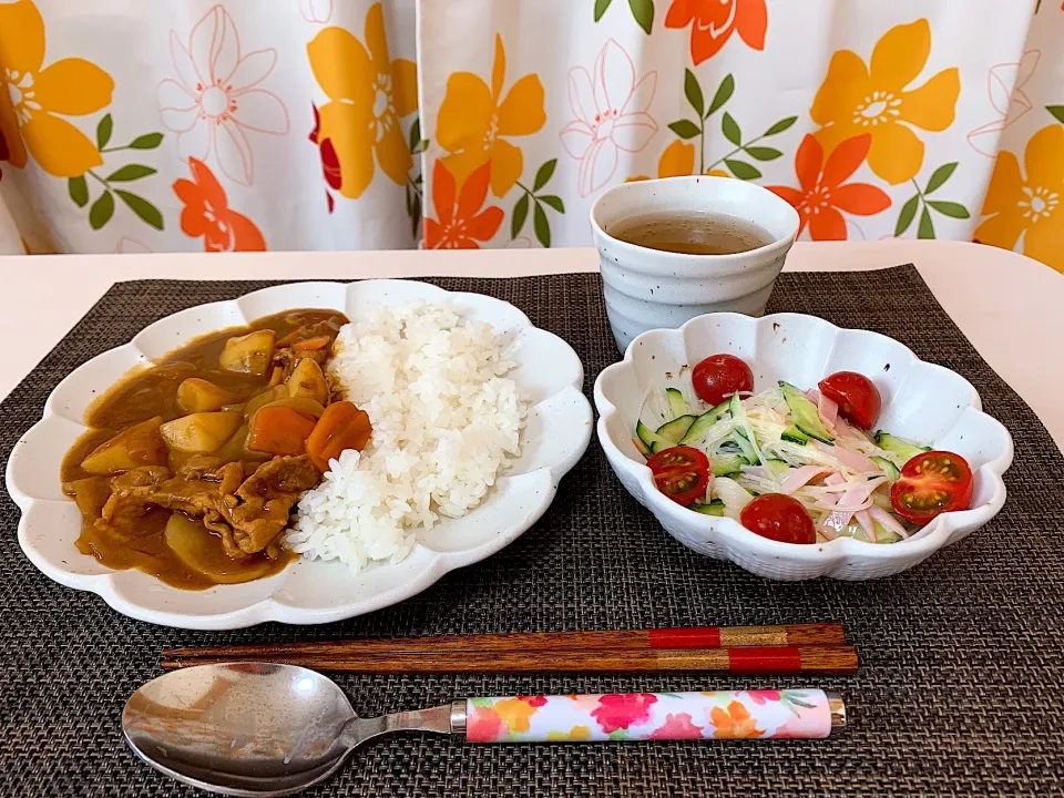 大好きカレー🍛と春雨サラダ🥗|mikiteenさん