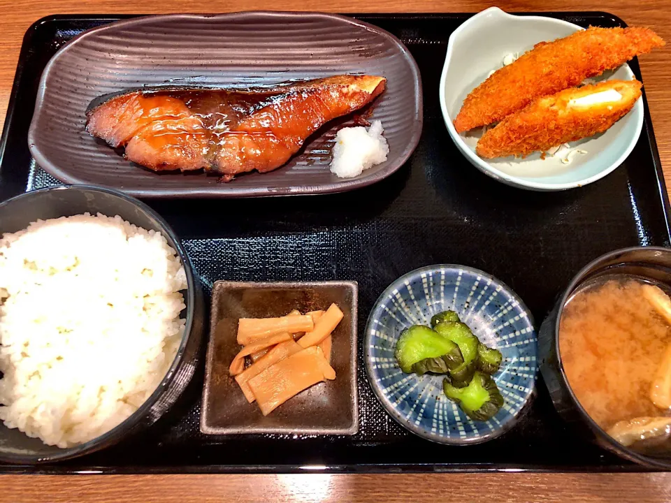 Snapdishの料理写真:魚定食|T. Wonderさん