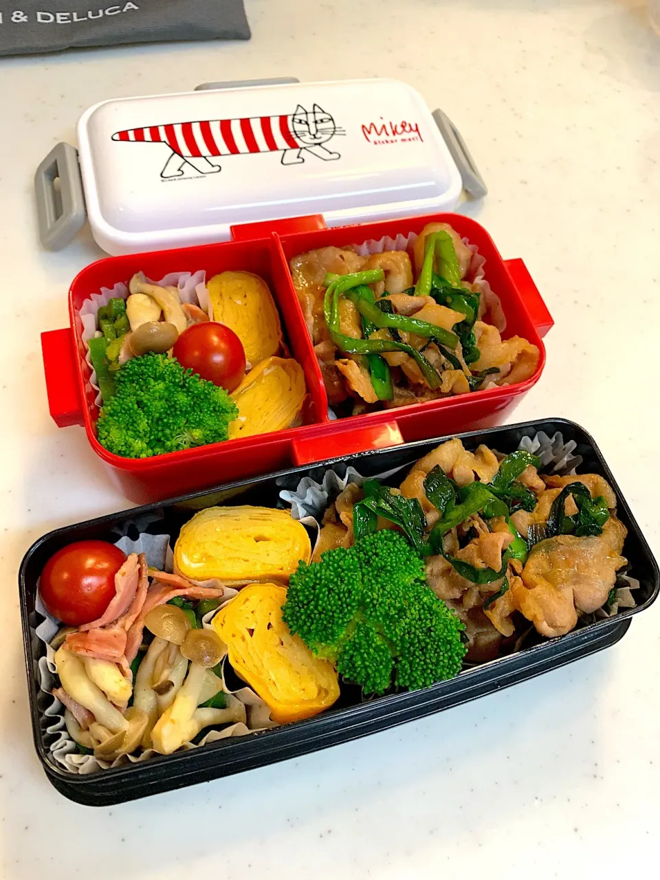 今日のお弁当😊豚ニラ炒め、卵焼き、ピーマンシメジバター炒め😊|ゆかさん