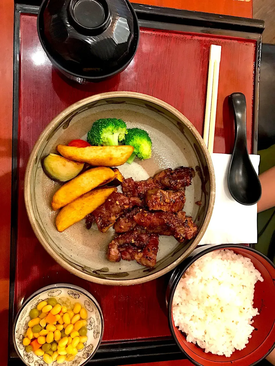 Garlic, diced beef in black pepper, soup and appetizers|Sky Blueさん