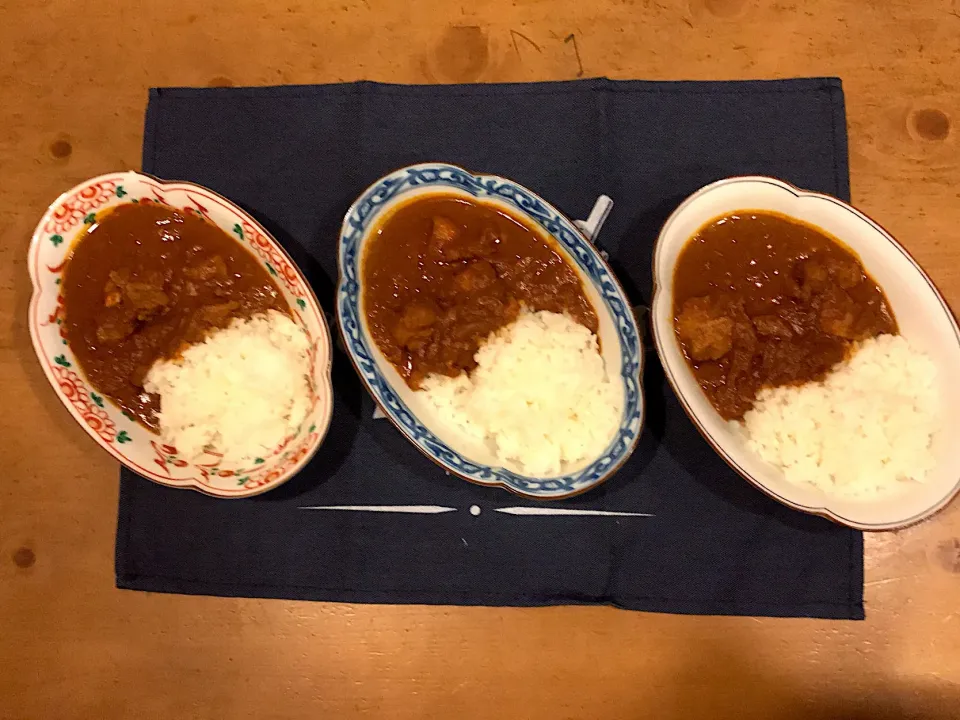 Snapdishの料理写真:5種類のスパイスチキンカレー|JUNZ CAFEさん