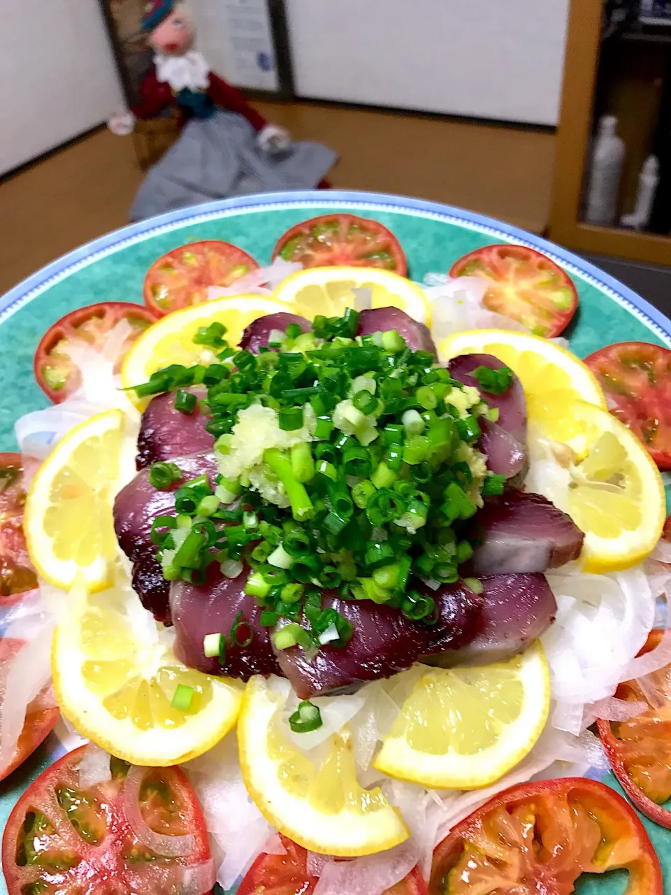 玉ねぎたっぷり カラフルカツオのたたき。、|シュトママさん