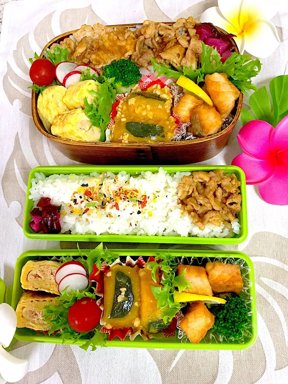 #男子部活お弁当。姉おまけお弁当。 
 #お弁当 
今日のお弁当
明太子卵焼き、カボチャの煮物、サーモンバター醤油、豚肉のっけ丼。|yukaさん