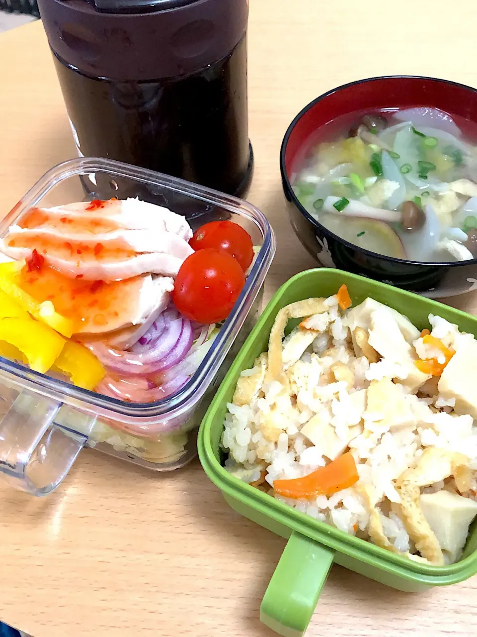 たけのこご飯とさつまいもの味噌汁、サラダ|あるくさん