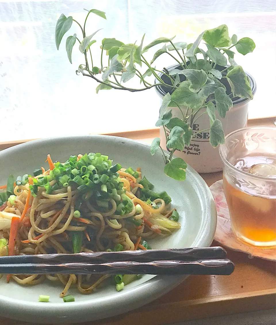 オイスターソースを使って炒めた上海焼きそば|シュトママさん