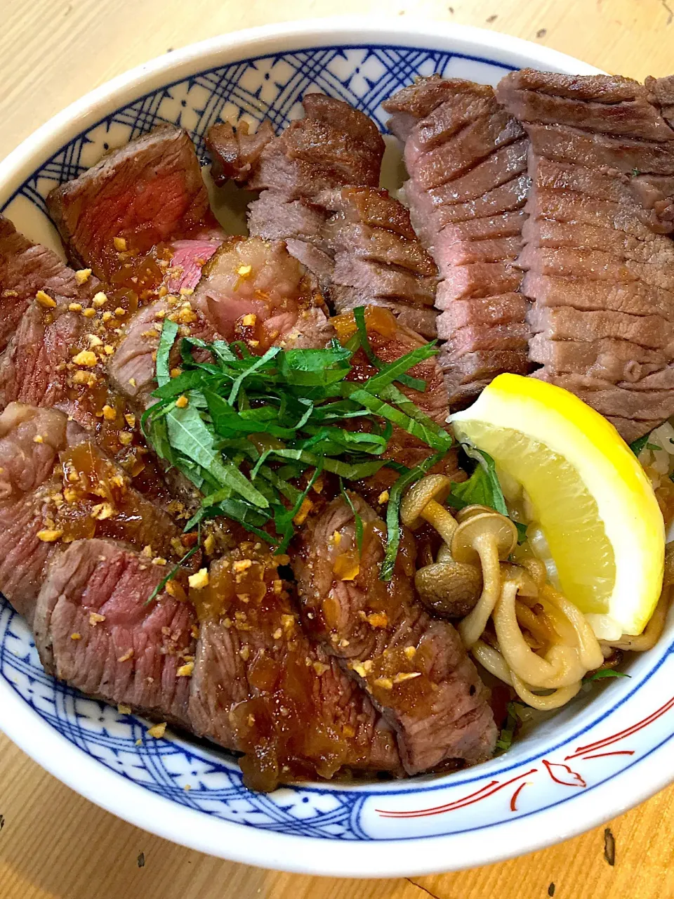 ステーキと牛タン丼|モリモトさん