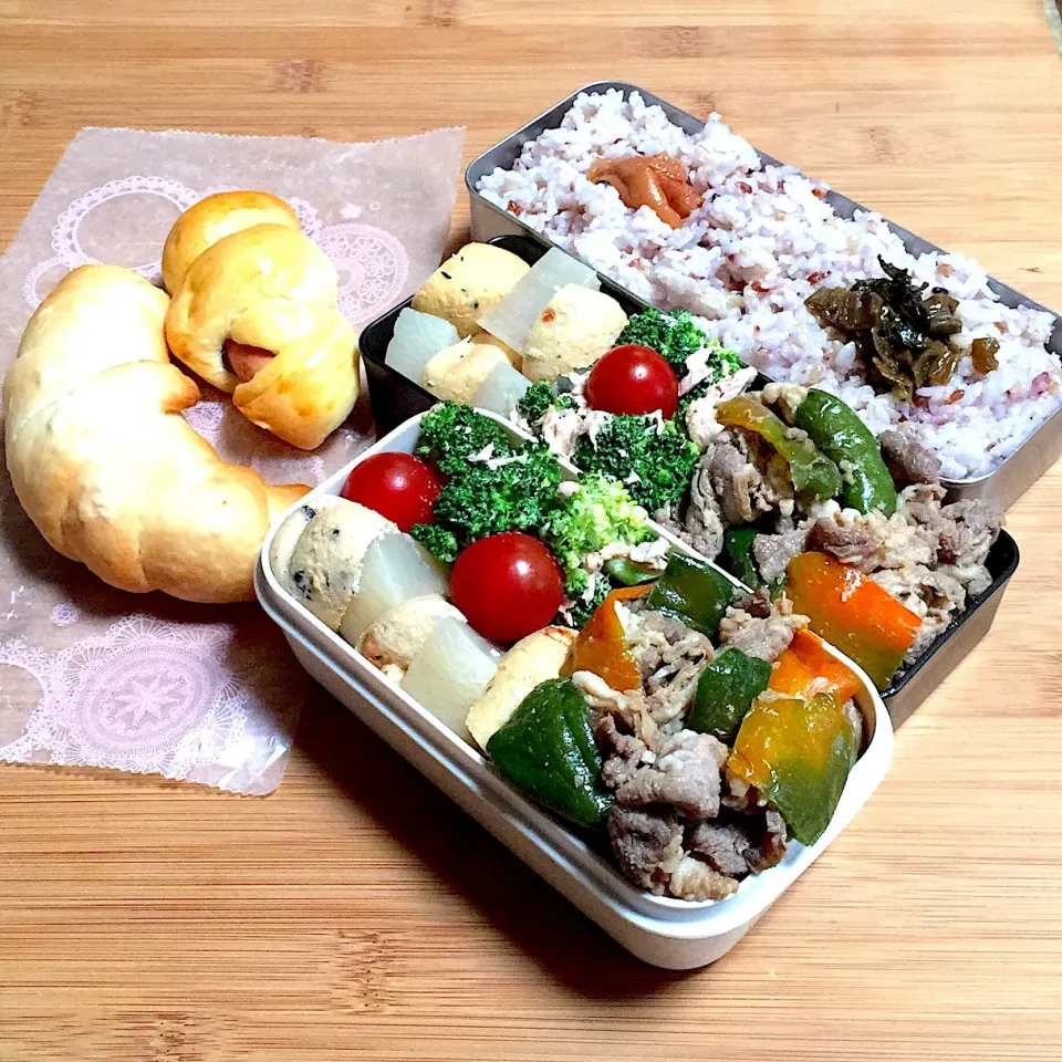 5/29のお姉ちゃん&息子くん弁当🍱
息子くん車内用あさごぱん🥖
#弁当  #あさごぱん #手作りパン #パン|ままみさん