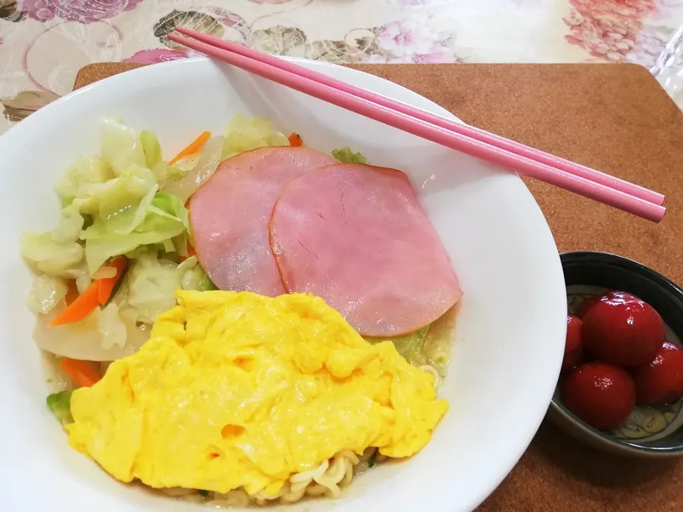 令和元年5月29日
オムたんめんで晩ご飯🍜|たえさん