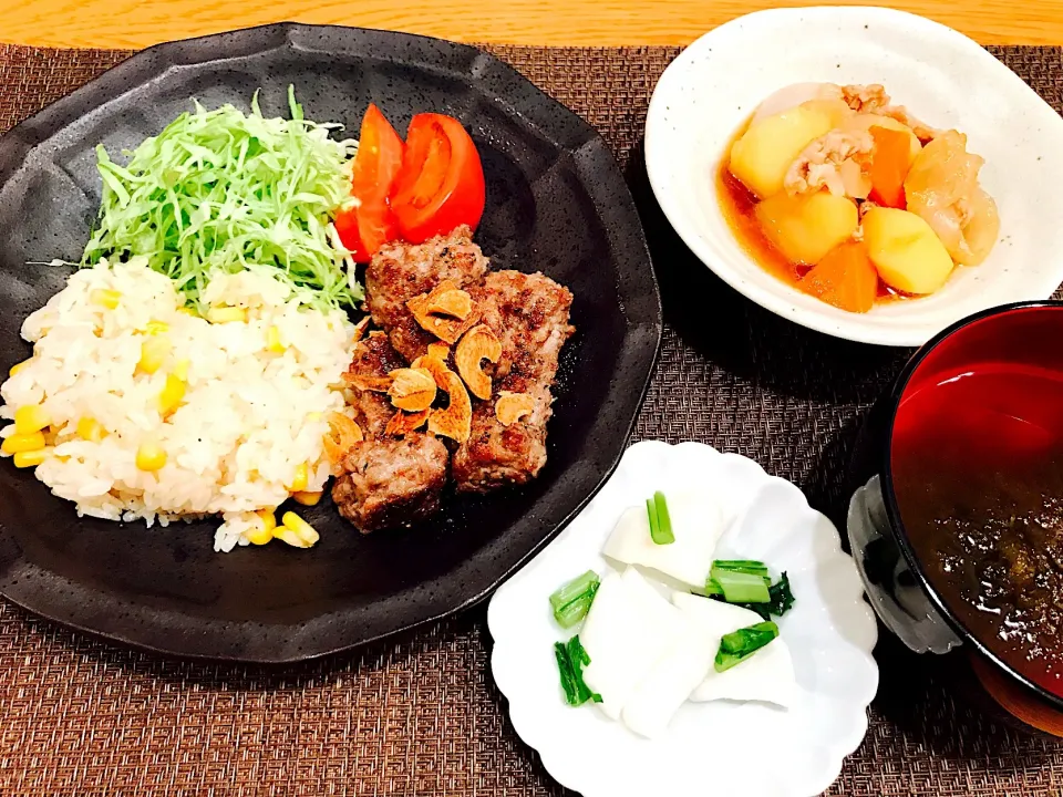 Snapdishの料理写真:我が家の晩ごはん
#サイコロステーキ
#コーンピラフ
#肉じゃが
#蕪の浅漬け
#とろろ昆布お吸い物|いちごさん