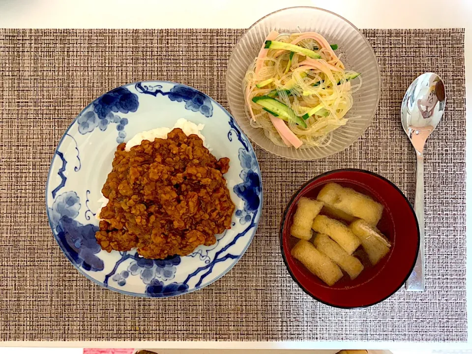 #キーマカレー #油揚げとネギの味噌汁#きゅうりとハムの中華春雨サラダ|まゆぽんさん