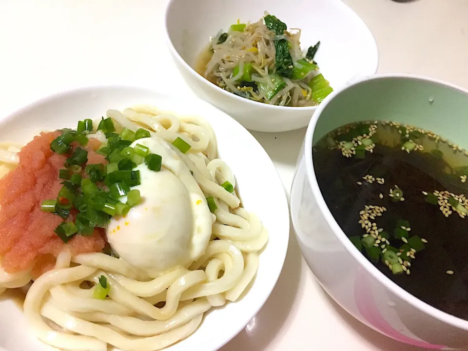 Snapdishの料理写真:★めんたい釜玉うどん  ★くろめとワカメのスープ  ★チンゲン菜ともやしのナムル|maaaakoさん