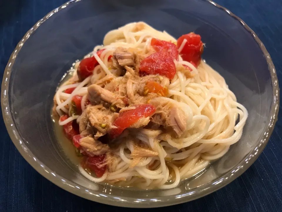 Snapdishの料理写真:Yuu＊さんの、何度も食べたい♡食欲がなくてもツルッと完食♡『トマトとツナの和風うまだしあえ麺』|やにゃさん