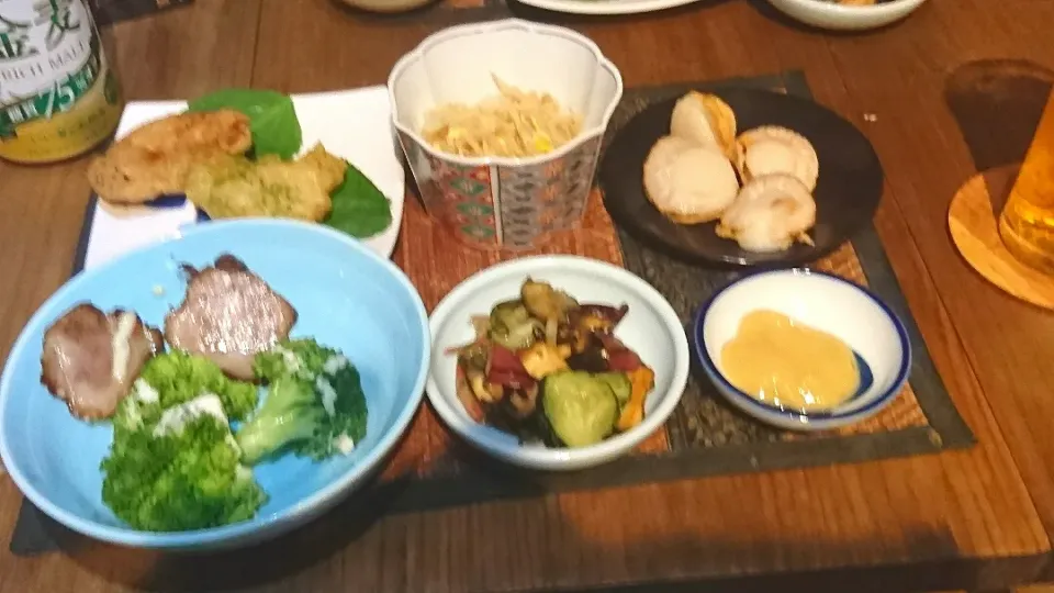 Snapdishの料理写真:とり天&豆もやしのナムル&ホタテ&チャーシューブロッコリー&茄子ときゅうりの塩昆布合え|まぐろさん