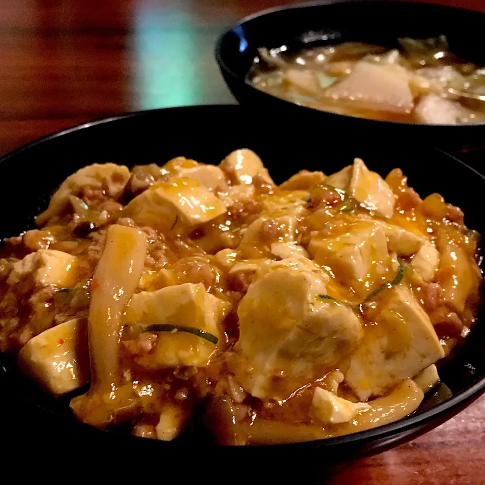 昼ごはん☀️☀️☀️
麻婆豆腐丼&野菜スープ|ぽんたさん