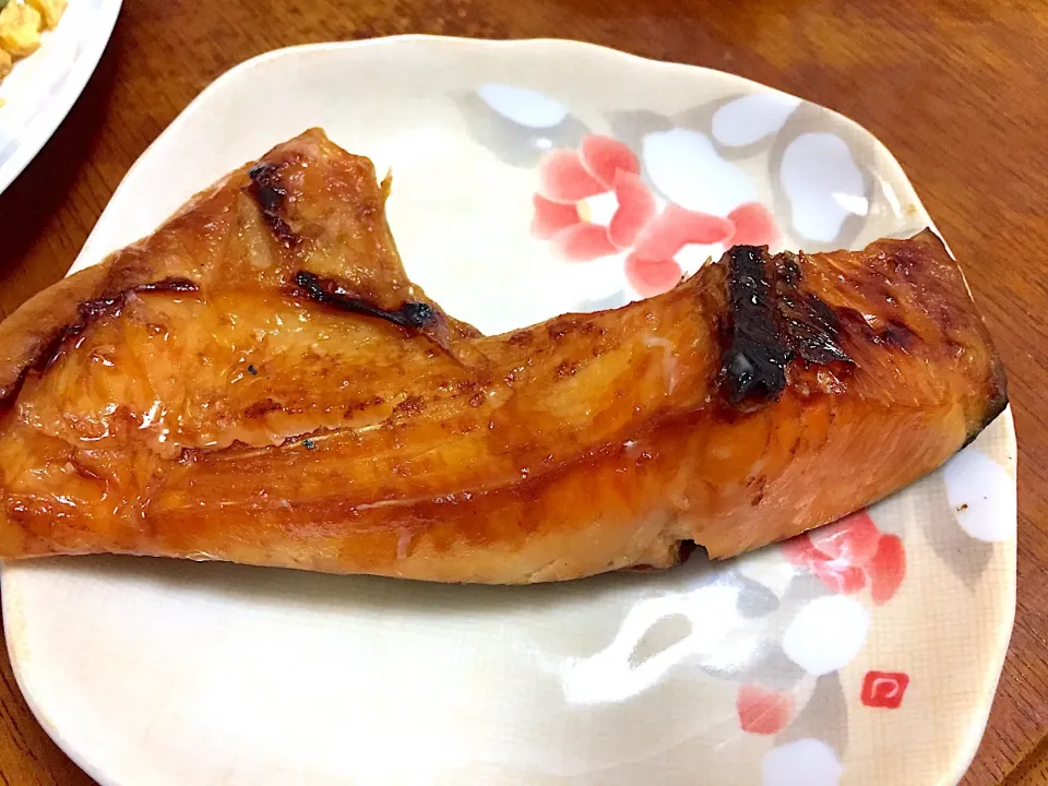 サーモンのカマ焼き|さんだーさん