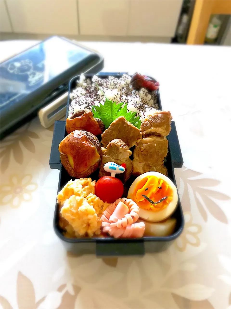 Snapdishの料理写真:チーズシイタケ&柔らかステーキ弁当|チャンプさん