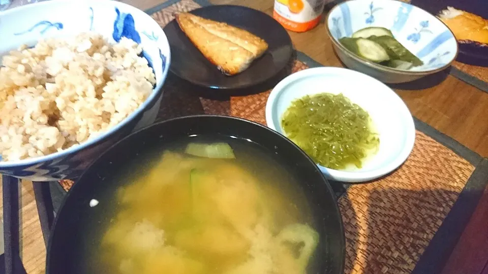 Snapdishの料理写真:鯖みりん干し&めかぶ&オクラの味噌汁|まぐろさん