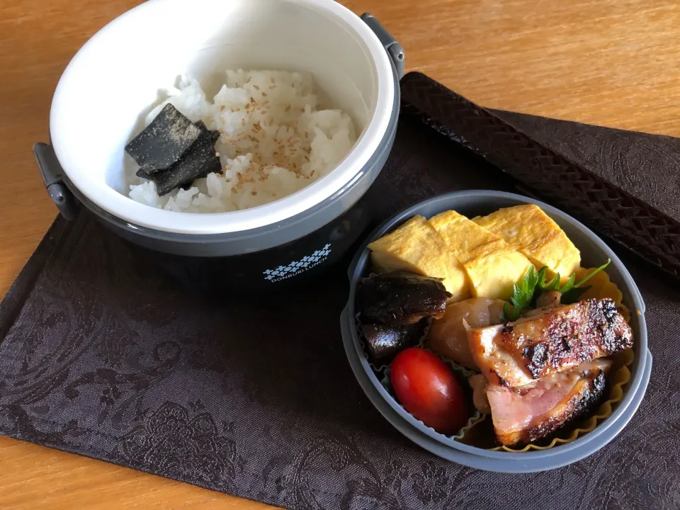 Snapdishの料理写真:鶏モモの醤油麹漬焼き弁当|csigapogiさん