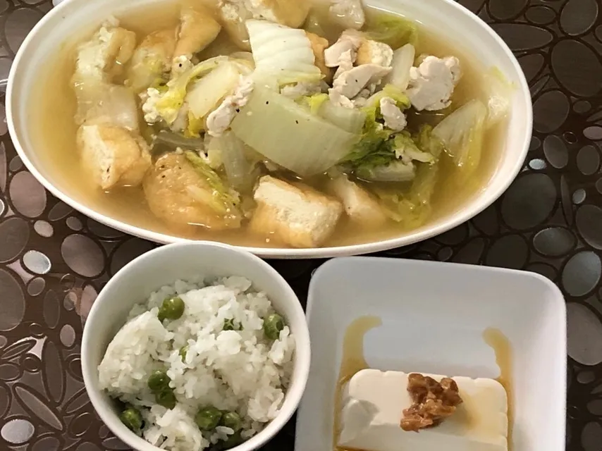 白菜と厚揚げ煮浸し 、奴の奈良漬乗せ、 えんどう豆ご飯|ma-ko omaさん