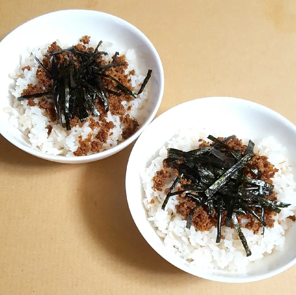 Snapdishの料理写真:秋刀魚そぼろ丼|ナナさん