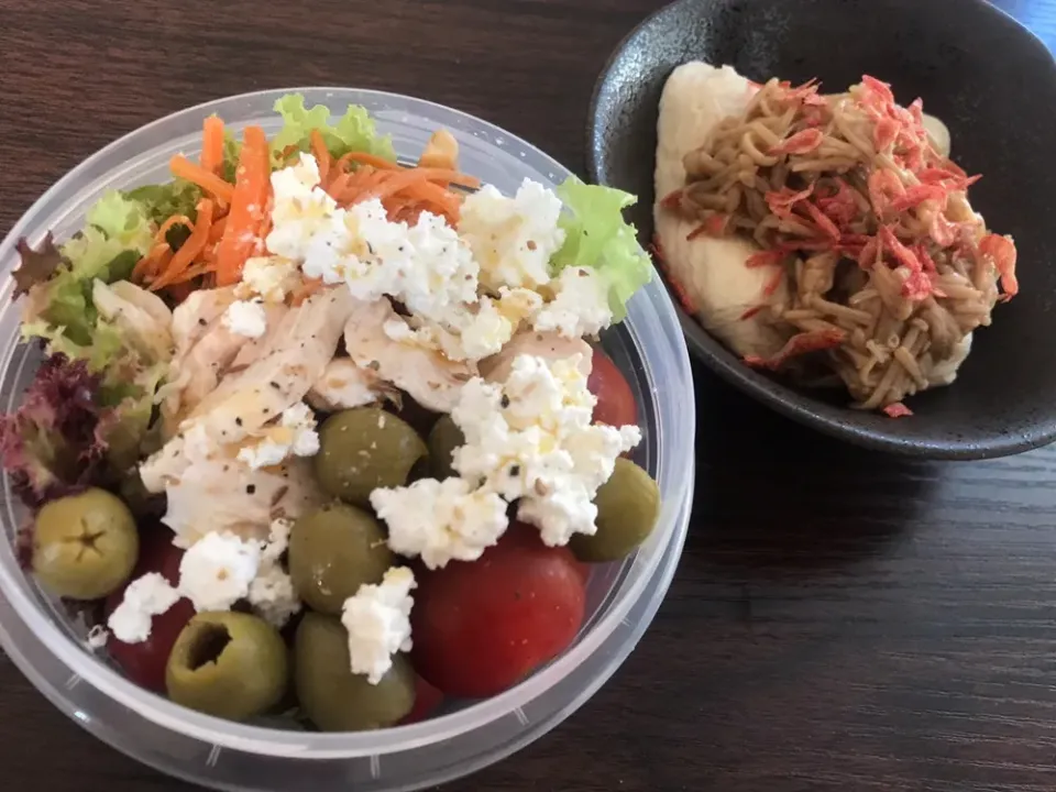 Snapdishの料理写真:作り置き詰め合わせサラダ🥗と凍み豆腐なめ茸乗せ🍄|ひつじさん