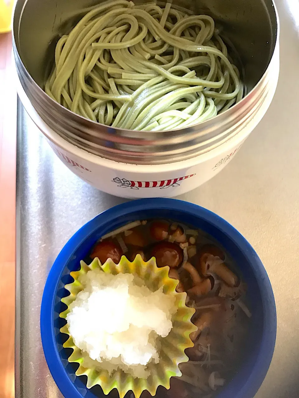 Snapdishの料理写真:ある日の茶そばおろしなめこ蕎麦弁当|ちーさん