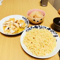 Snapdishの料理写真:つけ麺
鶏胸肉の野菜ドレッシングがけ
煮物 #夕ご飯|くろさん