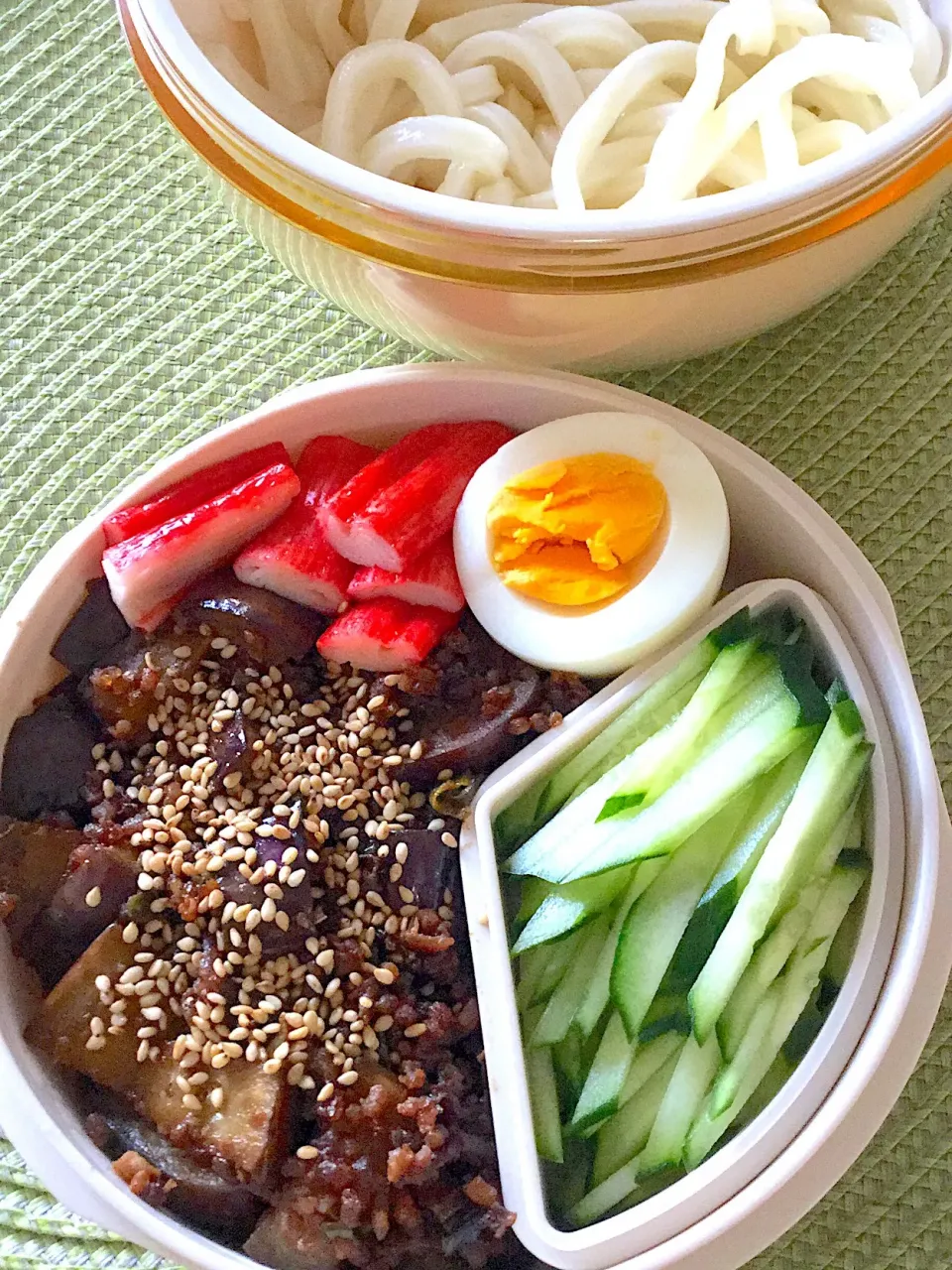 長女の中学弁当！
朝練の日はうどんが定番になってきた。
冷やせるから出来上がりが早いんだよねー|yukoさん