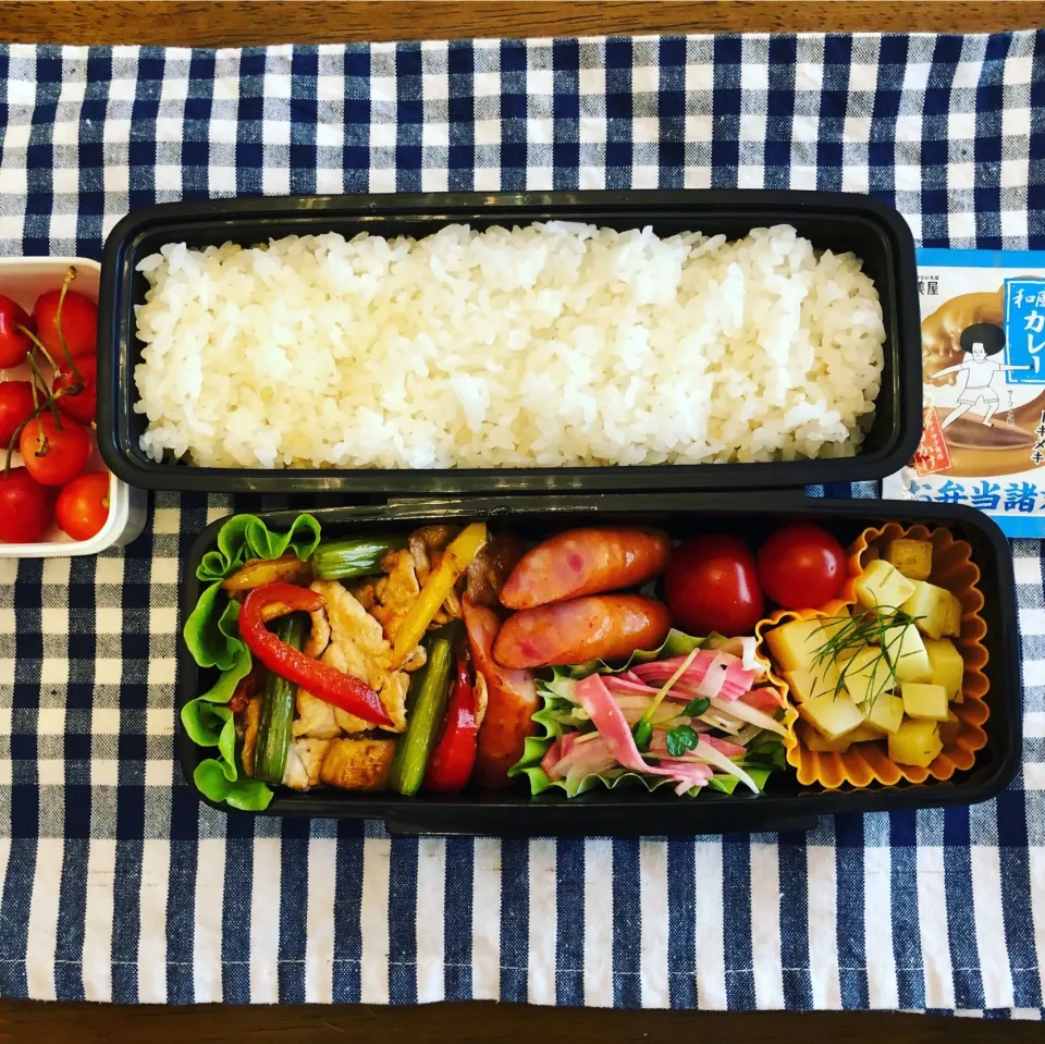 ⭐️本日の息子弁当⭐️ #豚肉とパプリカ、ニンニクの芽の中華炒め #新玉ねぎとハムのマリネ #チョリソー #じゃがいも&ディル #さくらんぼ🍒|Ayaさん