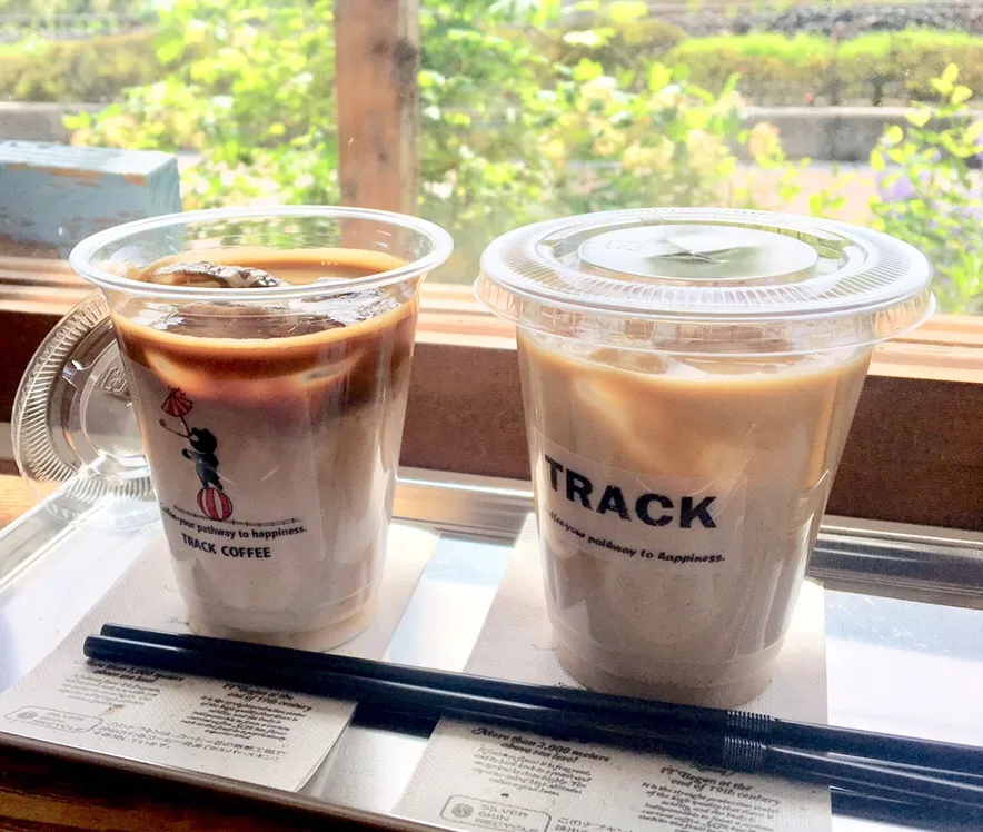 いっぷく～(*ᴗˬᴗ)
ローステッドアーモンドラテ  と  カフェラテ ダブル #trackcoffee #TRACKCOFFEE|ぽんたさん