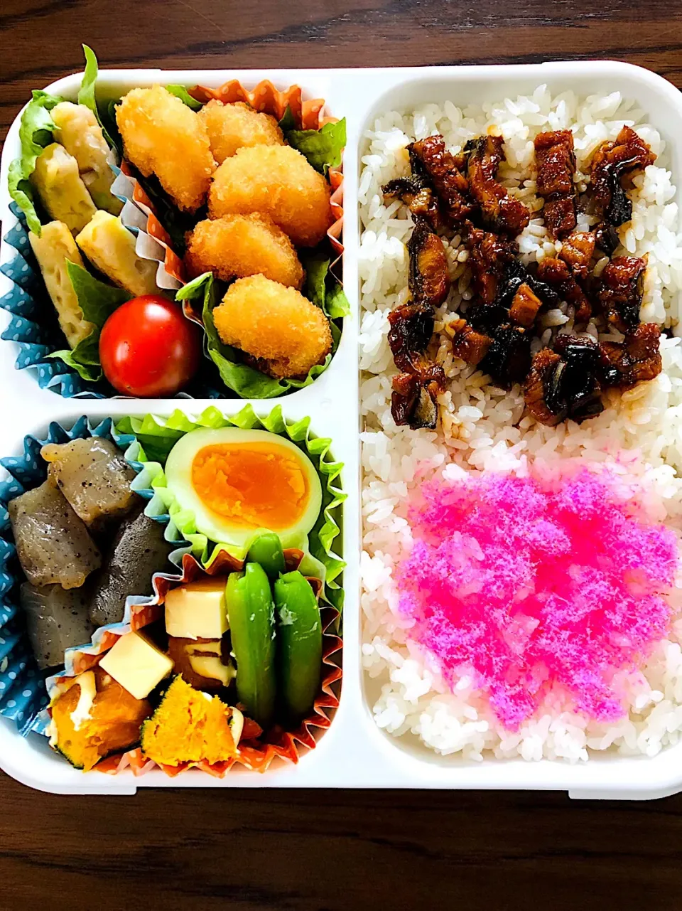 Snapdishの料理写真:#息子弁当#刻み鰻#桜でんぶ #こんにゃくのピリ辛煮 #塩茹で卵#チーズ笹かま#スナックエンドウ#海老フライ|笙　みかんさん