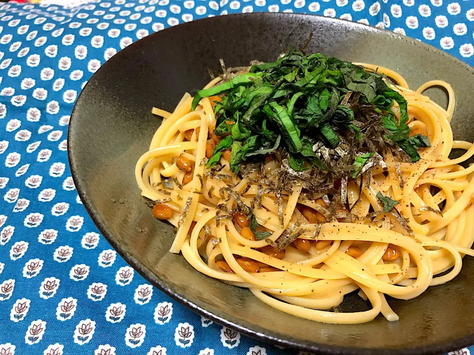 大葉と納豆のバター醤油パスタ|ハルさん