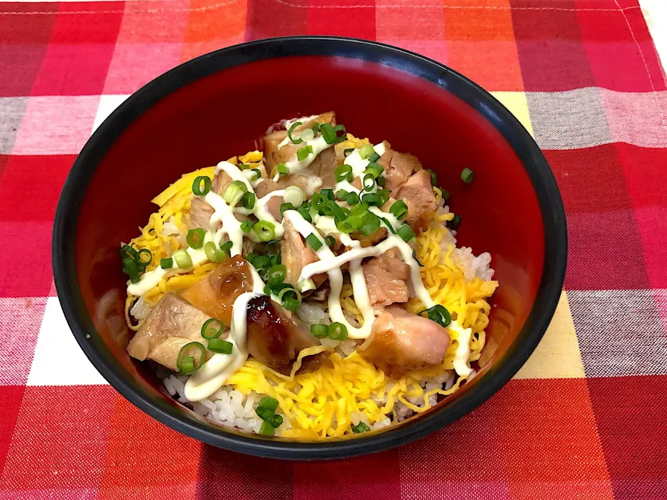 鶏の照り焼き丼
マヨネーズをかけて💕|小松 菜々さん