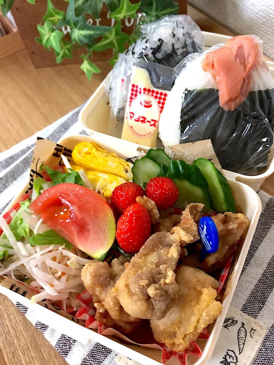 Snapdishの料理写真:おにぎり弁当|kazumi_a♡さん