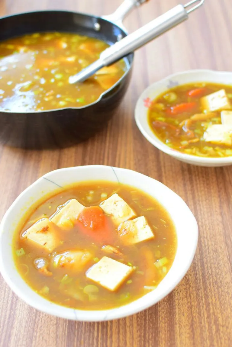 残りカレーで作る！豆腐カレースープのレシピ|アマイモノ・クウ蔵さん