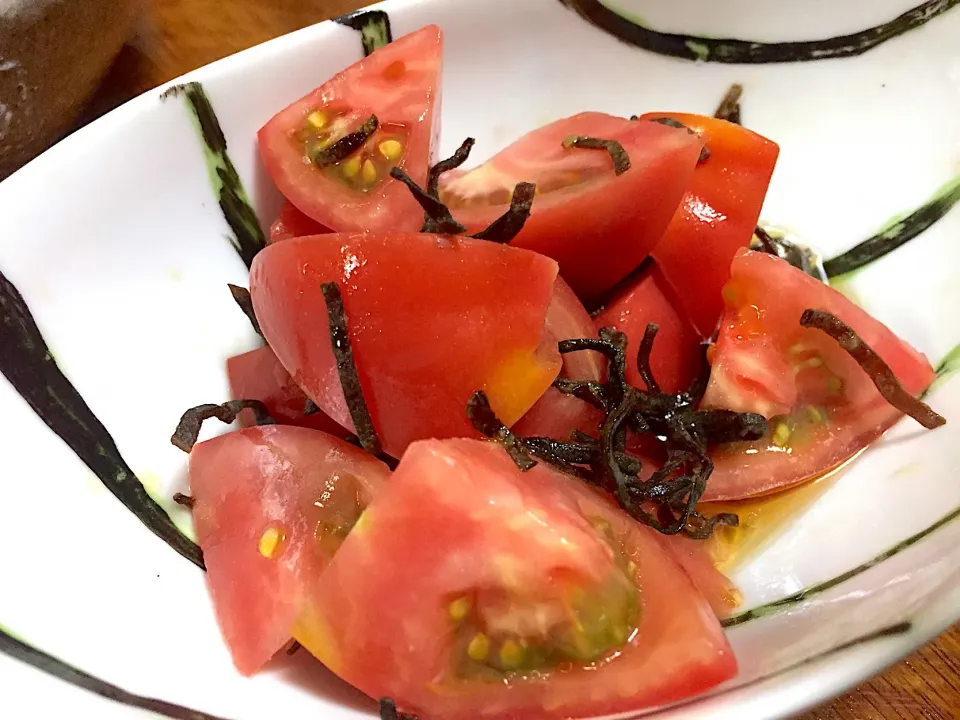 おかちさんの料理 まりおさんのトマト塩昆布🍅|さんだーさん