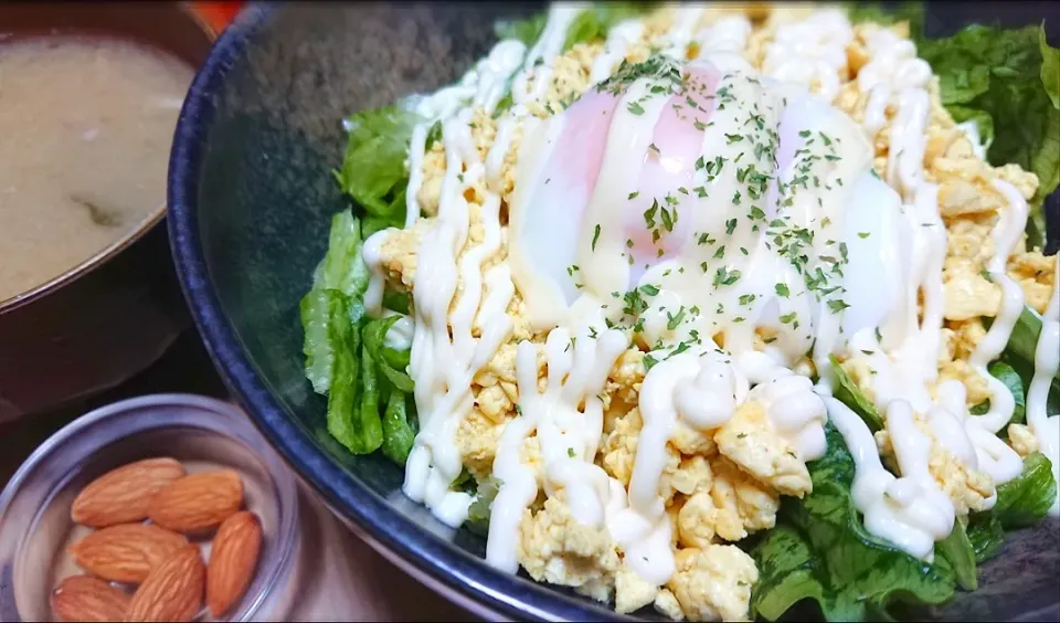 豆腐カレーそぼろ丼
じゃがいもとしじみの色々味噌汁
アーモンド|やっちさん