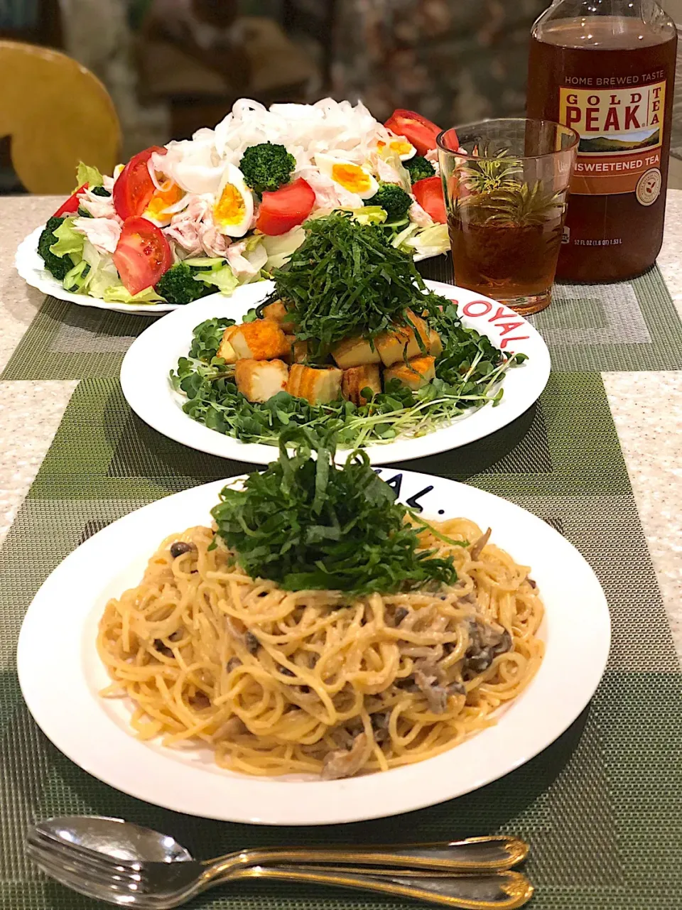 たらこスパゲッティ🍝
具沢山サラダ🥗|Mayumiさん