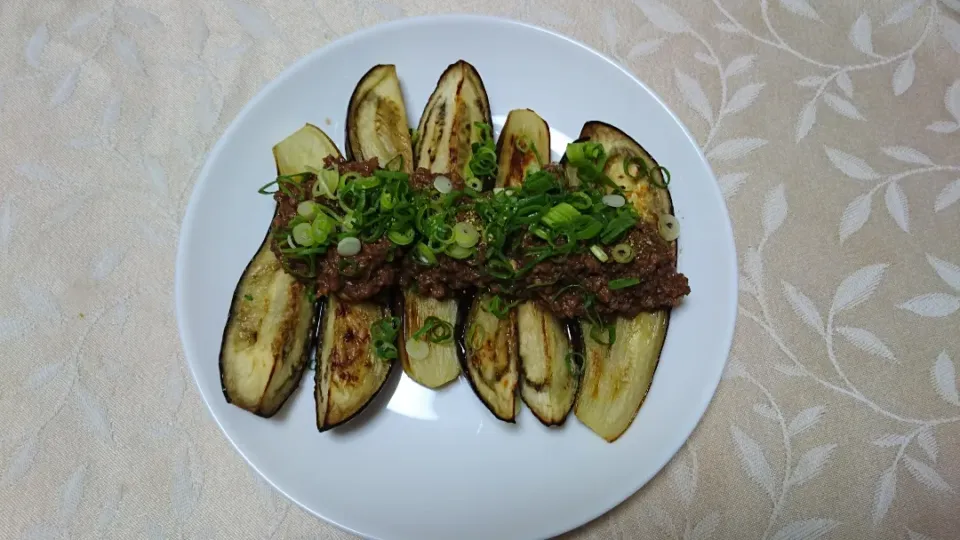 焼きナスの鶏味噌かけ|卯月さん