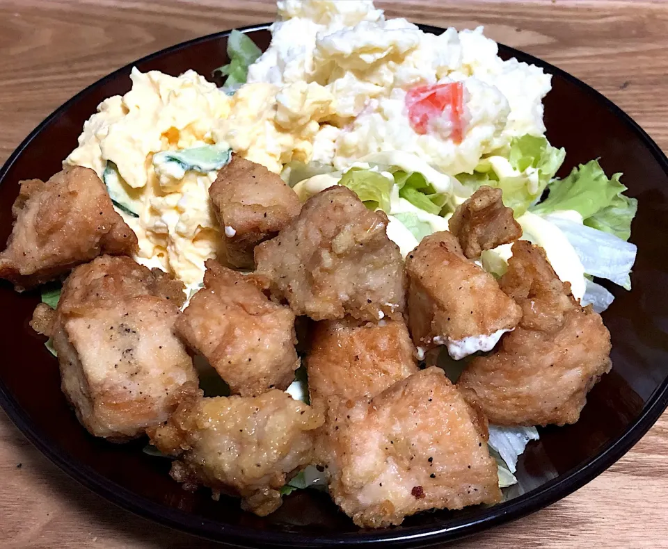 今日の夕食
☆唐揚げ
☆ポテトサラダ
☆たまごサラダ
☆レタスサラダ|まぁたんさん